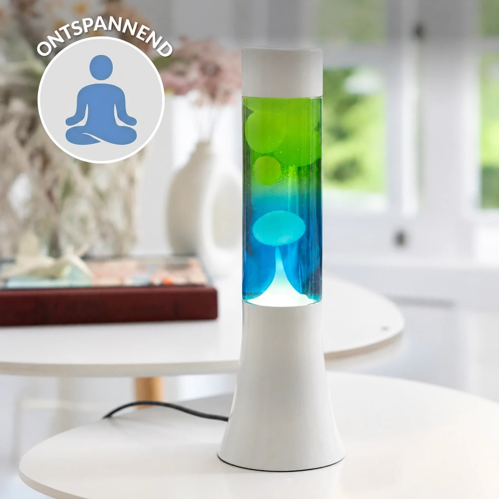 Fisura Design Lavalamp met Blauwe & Groene Lava - Zilver op een salontafel als ontspannend element